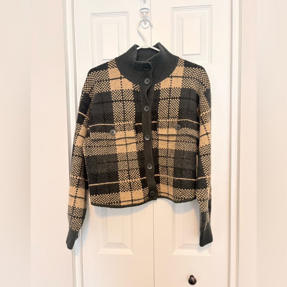 Super cute plaid Button-Up Cardigan! Icone brand, size M.